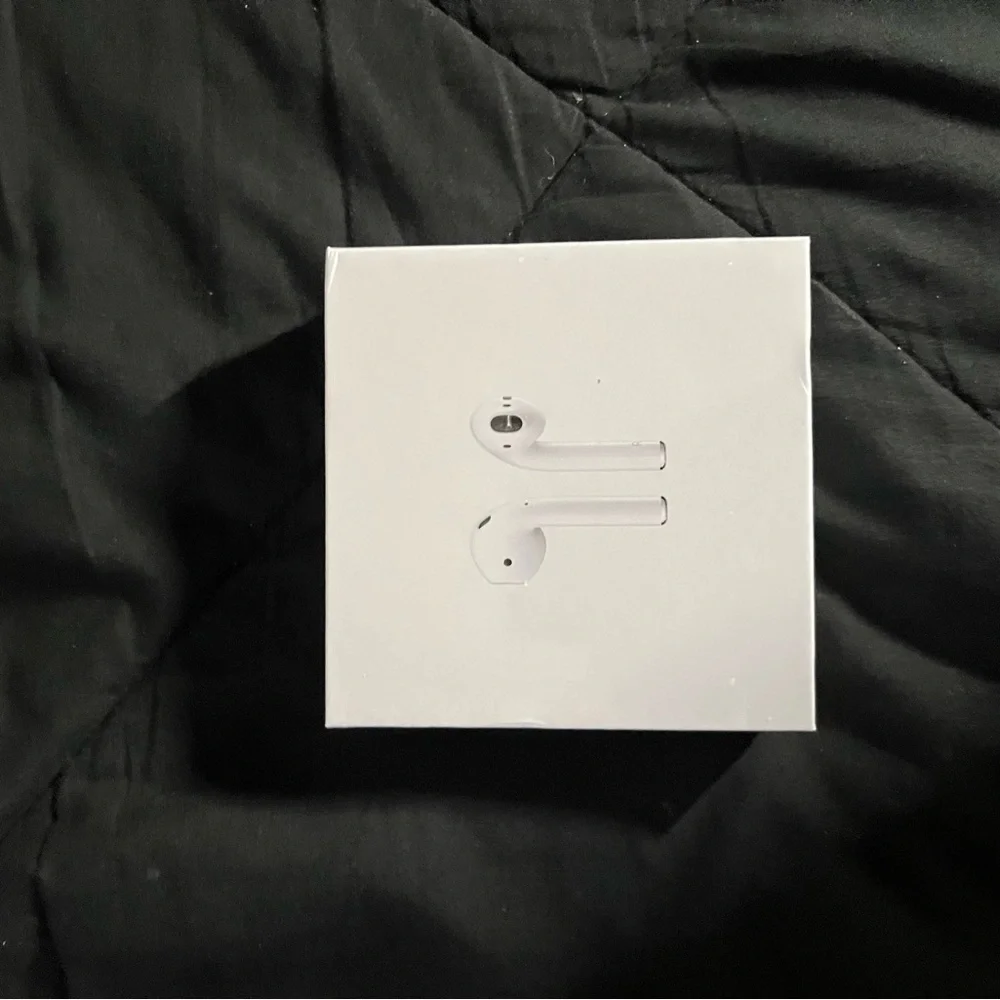 Apple White AirPods Wireless Headset
